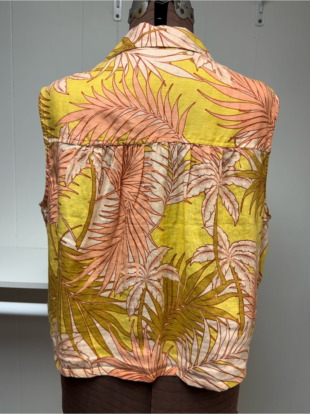 Tahari 100% Linen Tropical Palm Print Sleeveless Top MOP Buttons Size XL - Picture 2 of 10